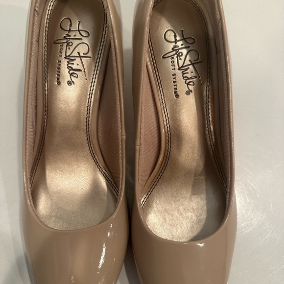 Life Stride Soft System Patent Beige Pumps Comfort Neutral Sz 7N New W/O Box - Picture 8 of 10